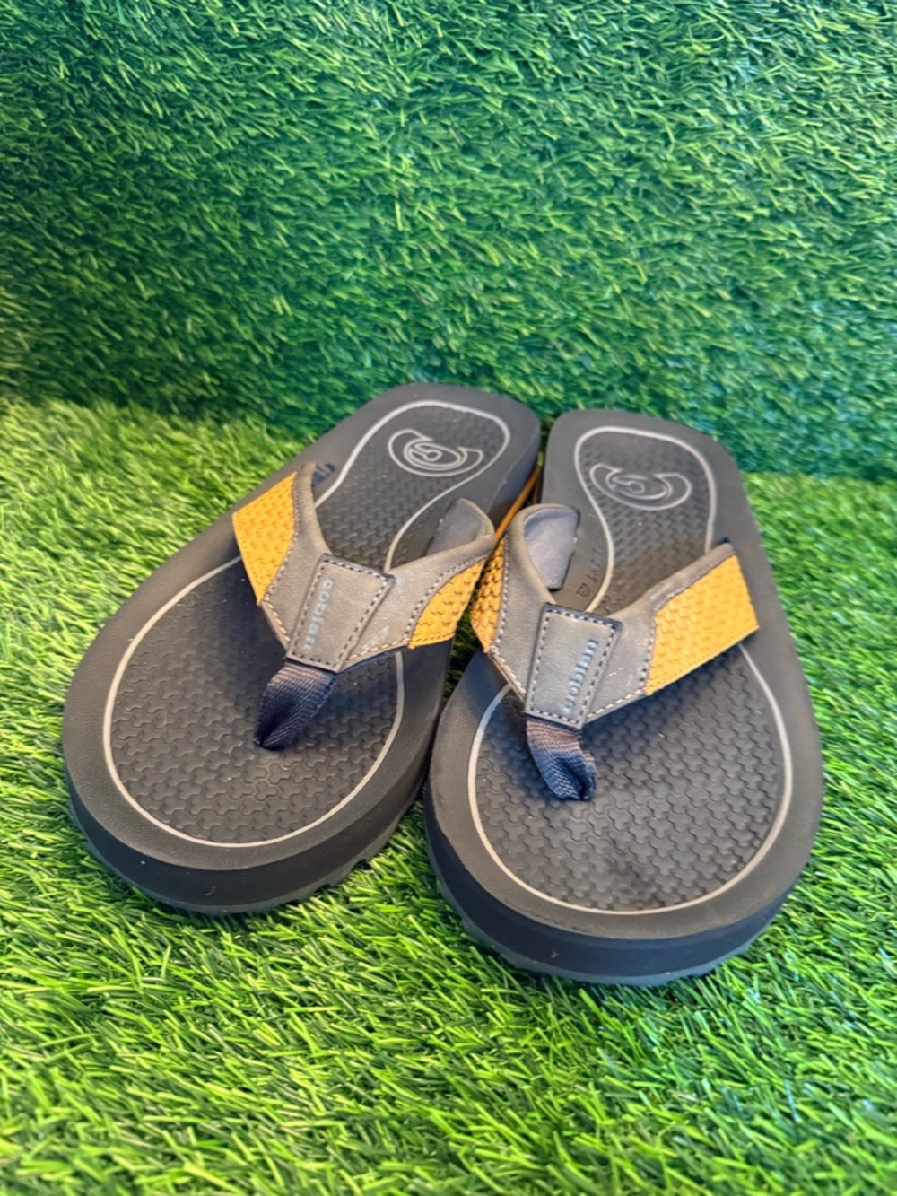 Cobian DRT Men’s Moto inspired black and tan Flip Flops new size 9